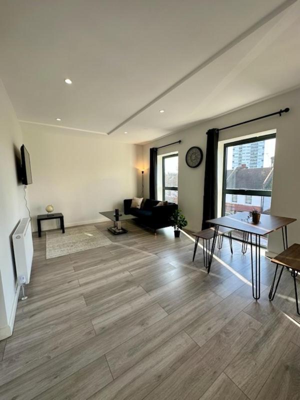 Stratford Apartment With Balcony ลอนดอน ภายนอก รูปภาพ